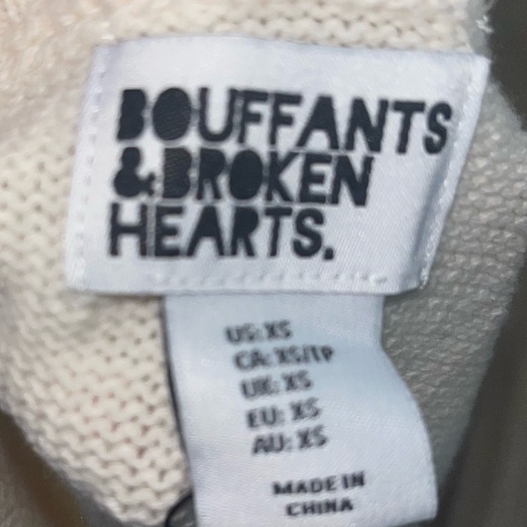 Bouffants and broken hearts strawberry knitted vest - Picture 3 of 3